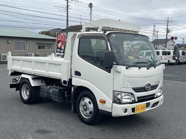 Hino Dutro 3