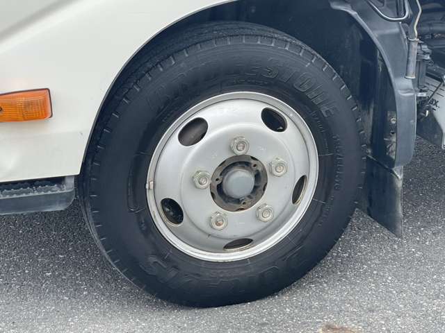 Hino Dutro 9
