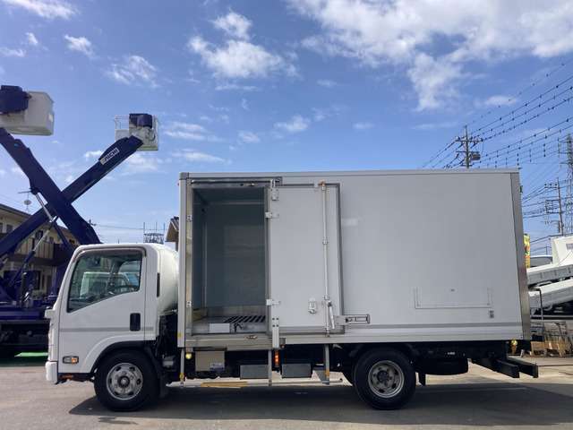 Isuzu Elf 6