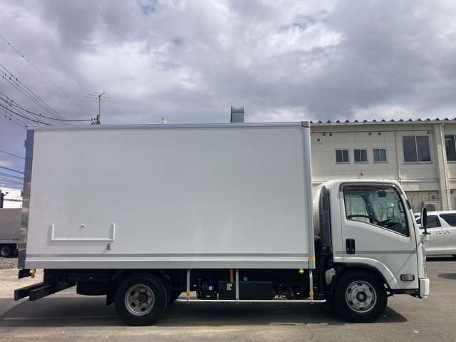 Isuzu Elf 9