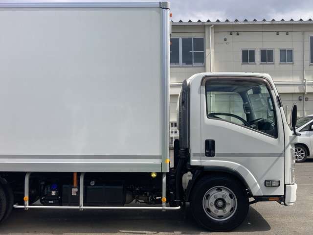 Isuzu Elf 10