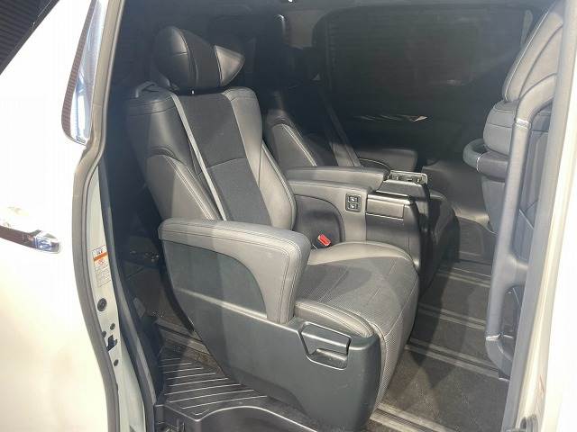 Toyota Alphard 12