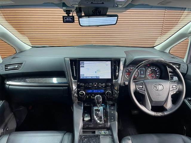 Toyota Alphard 2