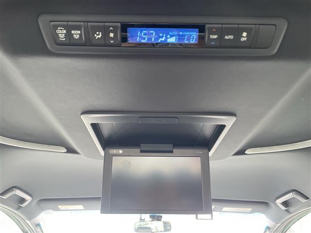 Toyota Vellfire 6