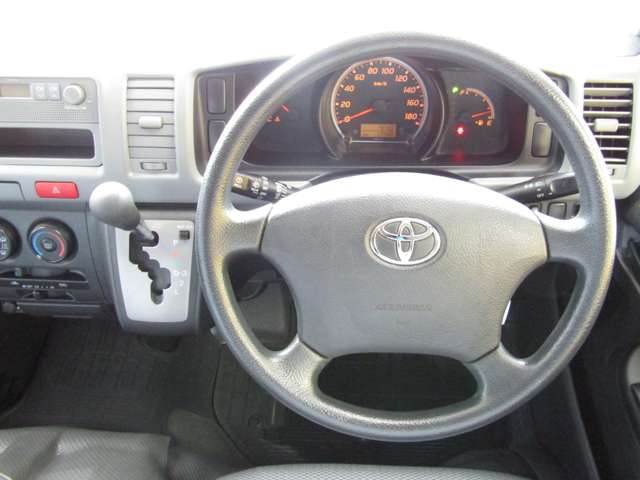 Toyota Hiace Van 5