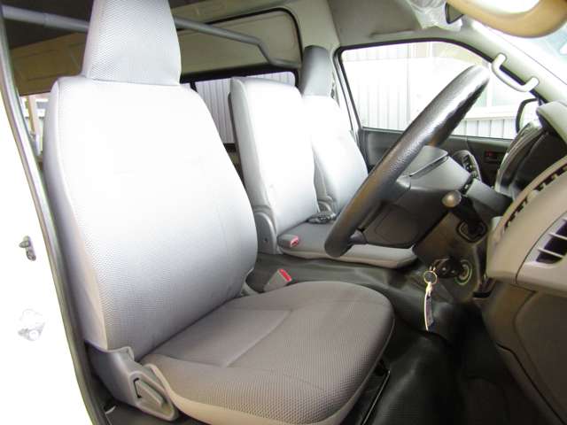 Toyota Hiace Van 6