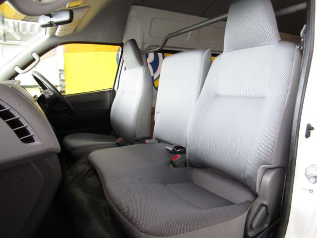 Toyota Hiace Van 7