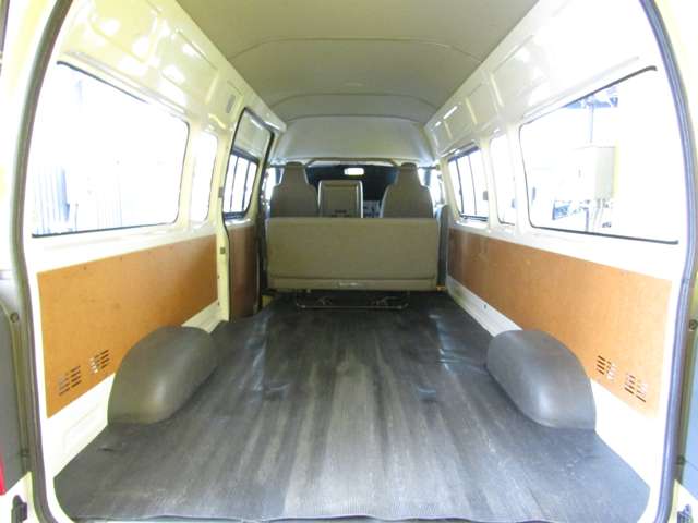 Toyota Hiace Van 9