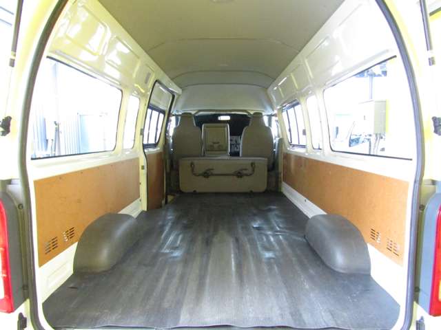 Toyota Hiace Van 10