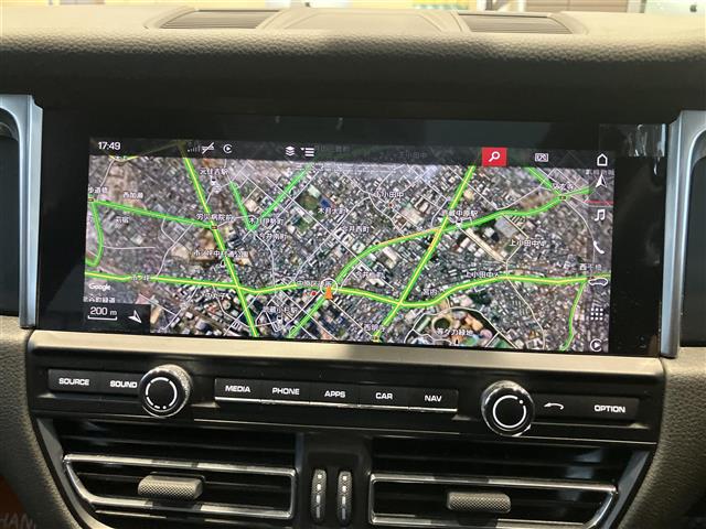 Porsche Macan 3
