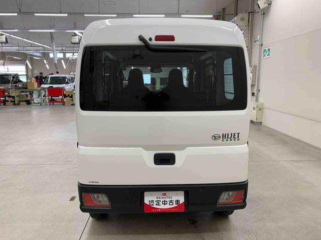 Daihatsu Hijet Cargo 6