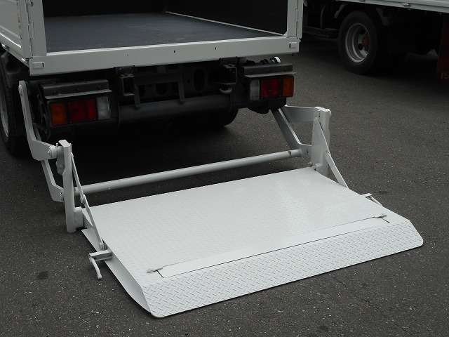 Isuzu Elf 12