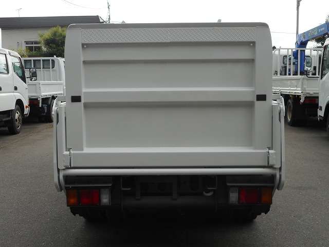 Isuzu Elf 7