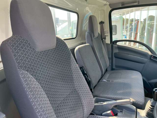 Isuzu Elf 2