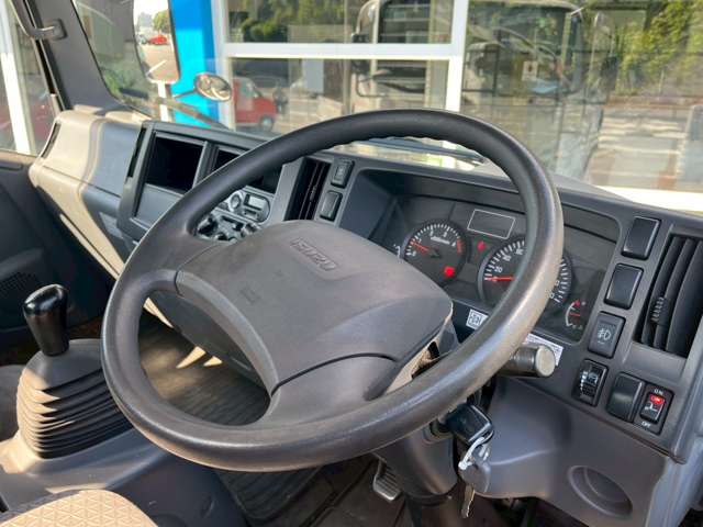 Isuzu Elf 3