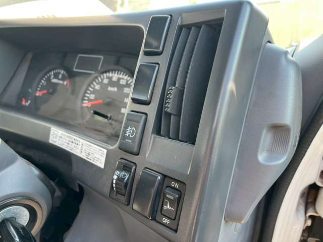 Isuzu Elf 4