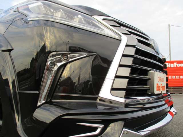 Lexus LX 8