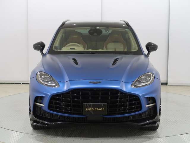 Aston Martin DBX 7