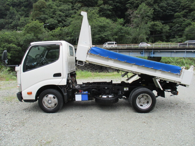 Hino Dutro 4