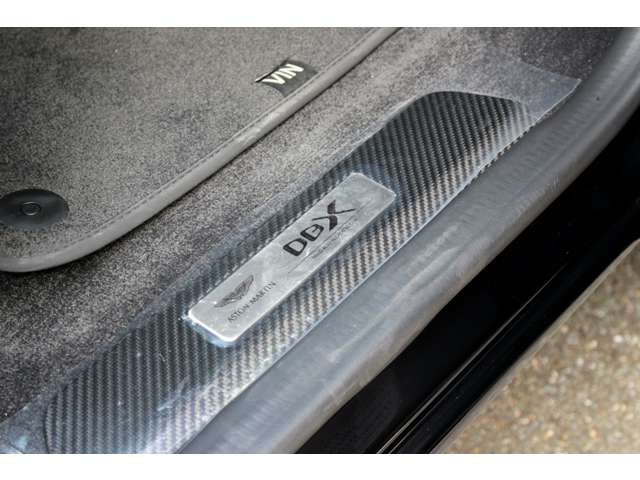 Aston Martin DBX 11
