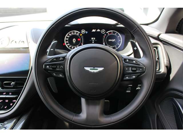 Aston Martin DBX 9