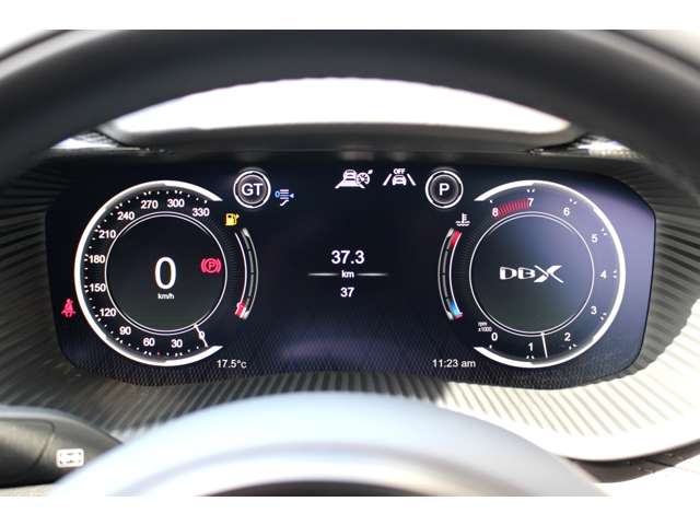 Aston Martin DBX 10