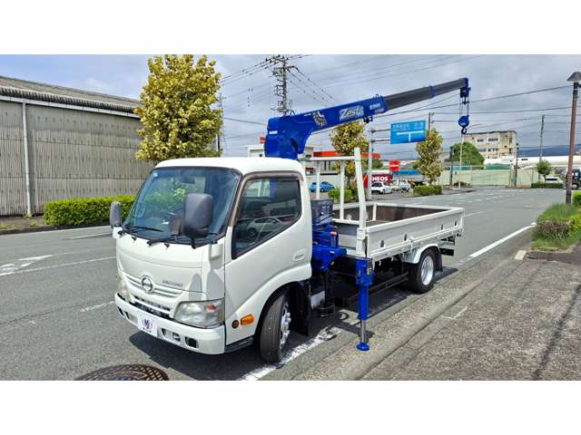 Hino Dutro 3