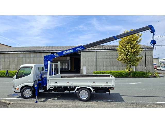 Hino Dutro 4