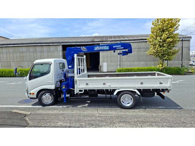 Hino Dutro 9