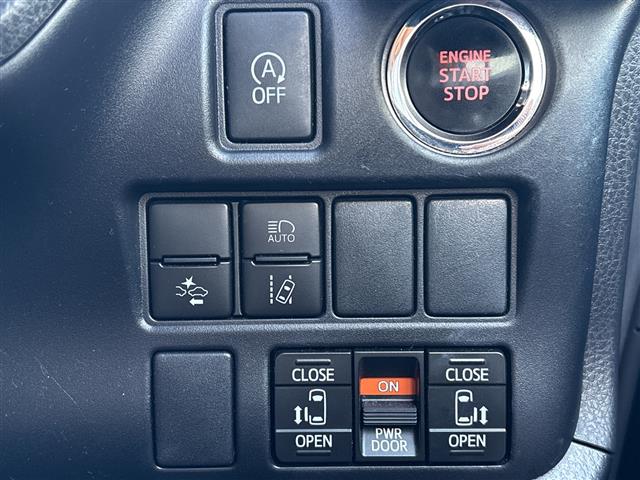 Toyota Voxy 12