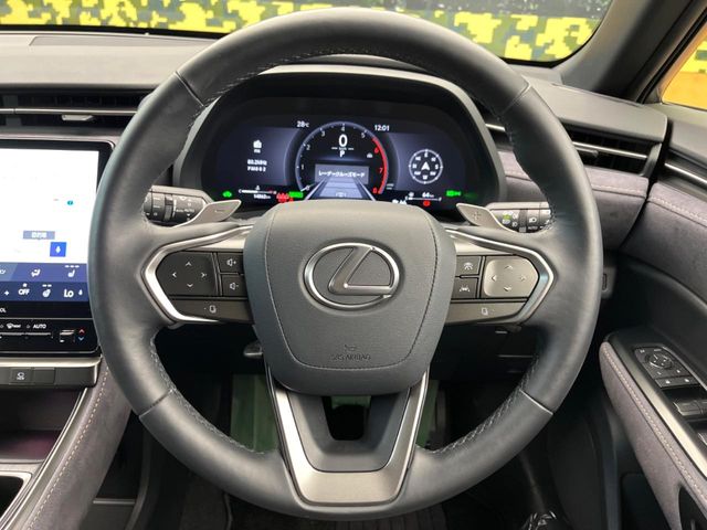 Lexus LBX 11
