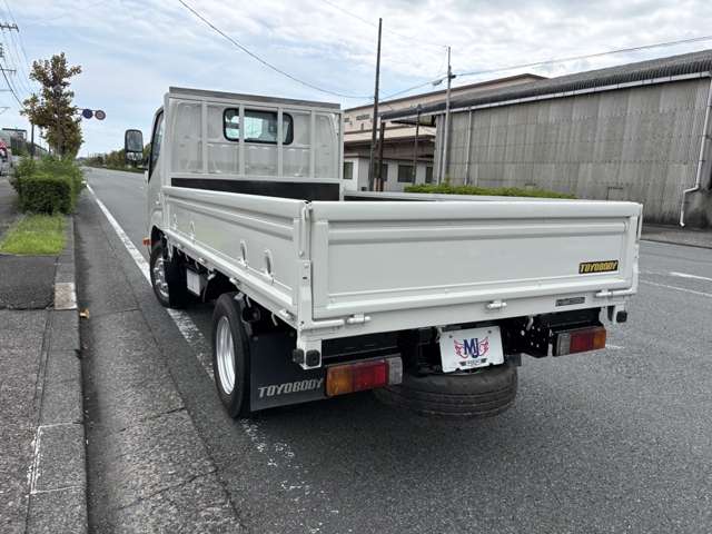 Hino Dutro 5