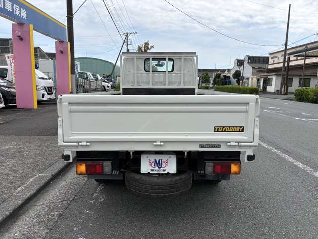 Hino Dutro 6