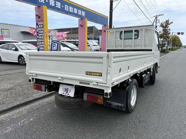 Hino Dutro 7
