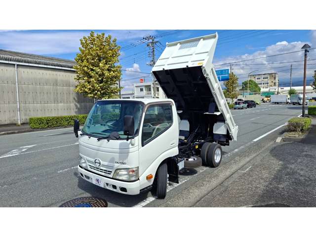 Hino Dutro 3