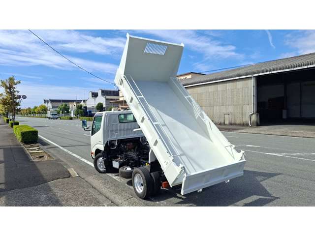 Hino Dutro 4