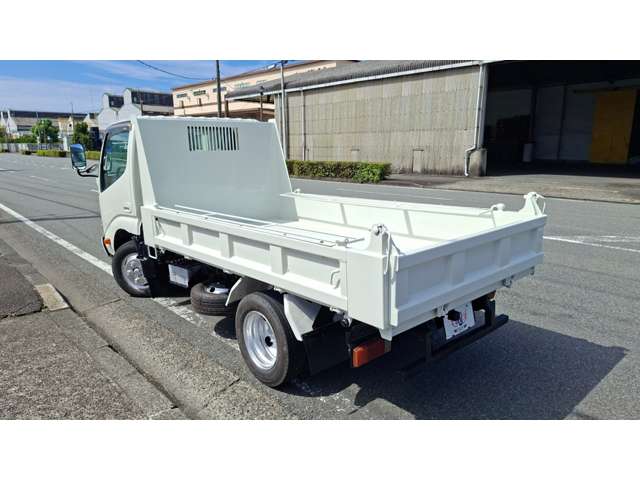 Hino Dutro 9