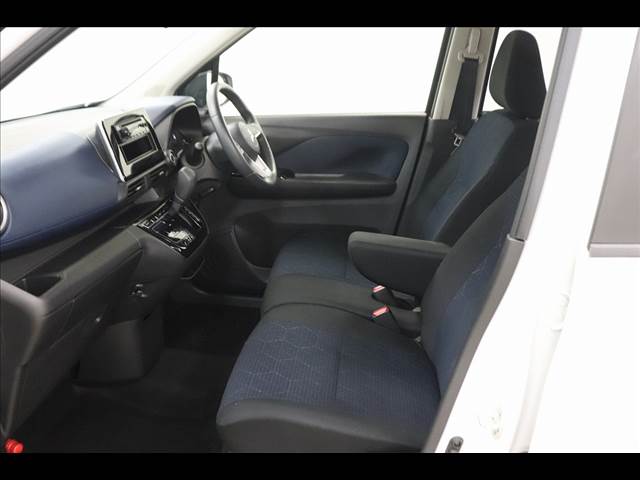 Mitsubishi eK X 12