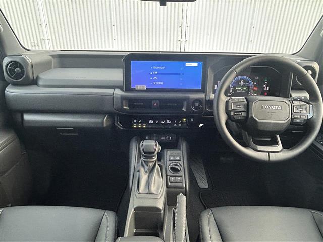 Toyota Land Cruiser FJ 12