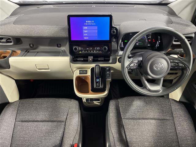 Toyota Sienta 4