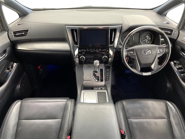 Toyota Vellfire 2