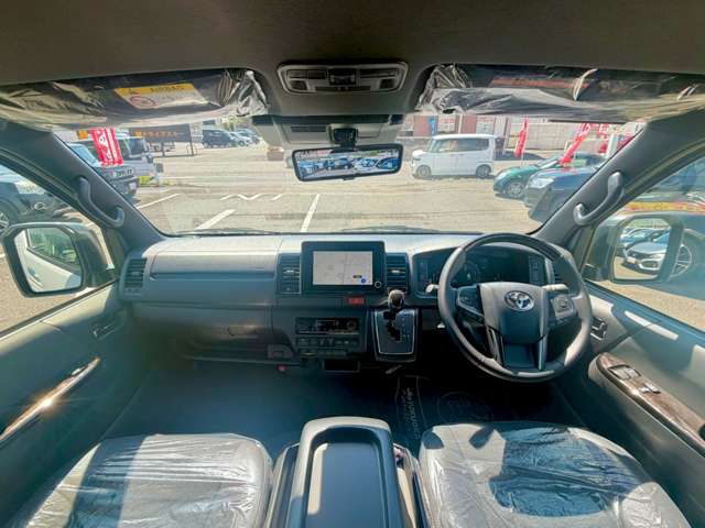 Toyota Hiace Van 3