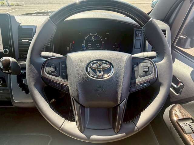 Toyota Hiace Van 7