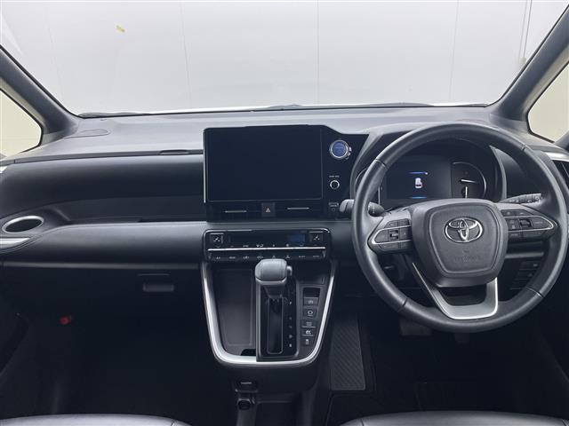 Toyota Noah 3