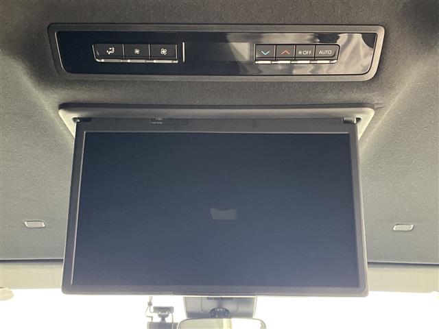 Toyota Noah 4