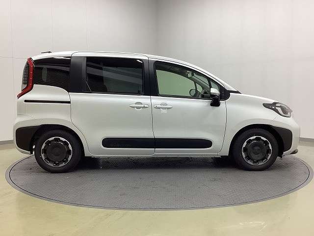 Toyota Sienta 12