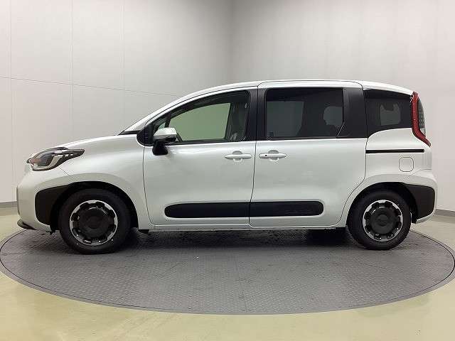 Toyota Sienta 8