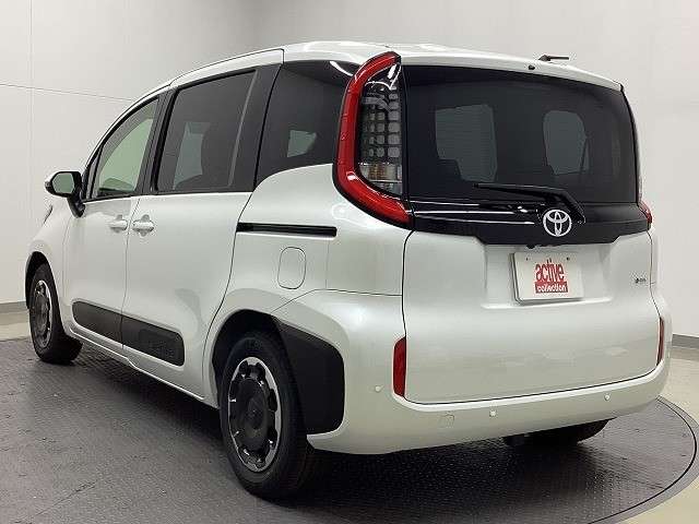 Toyota Sienta 9