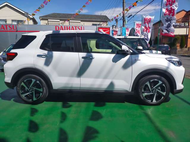 Daihatsu Rocky 7