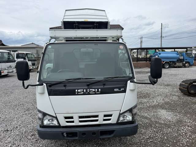Isuzu Elf 8